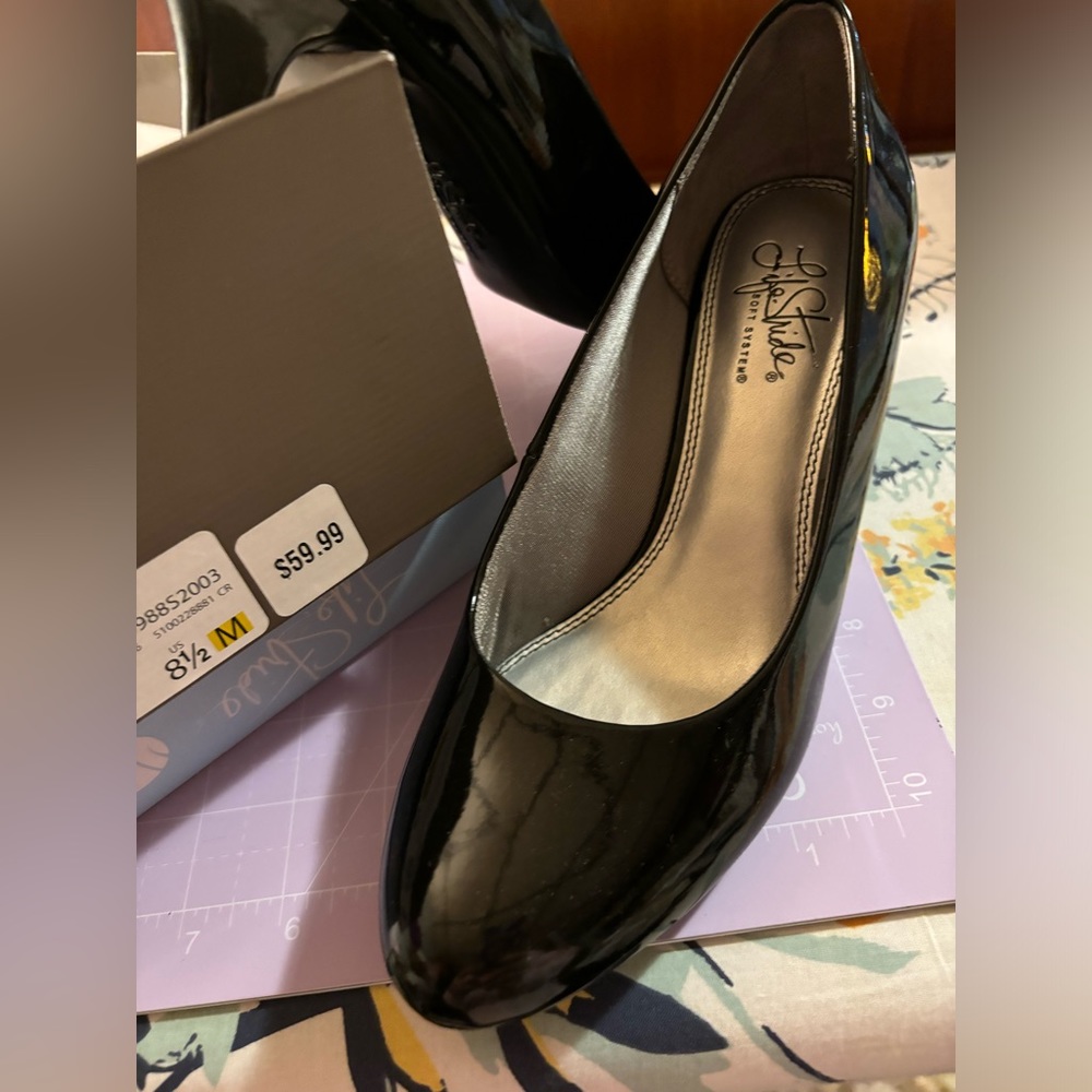 Life stride 8.5 black patent low heel.